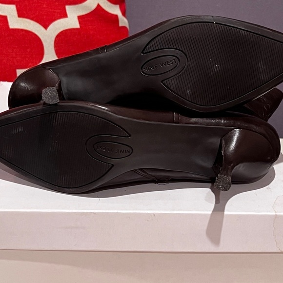 Nine West Brown Heeled Boots with Pointed Toe and Zipper Closure - Picture 9 of 10